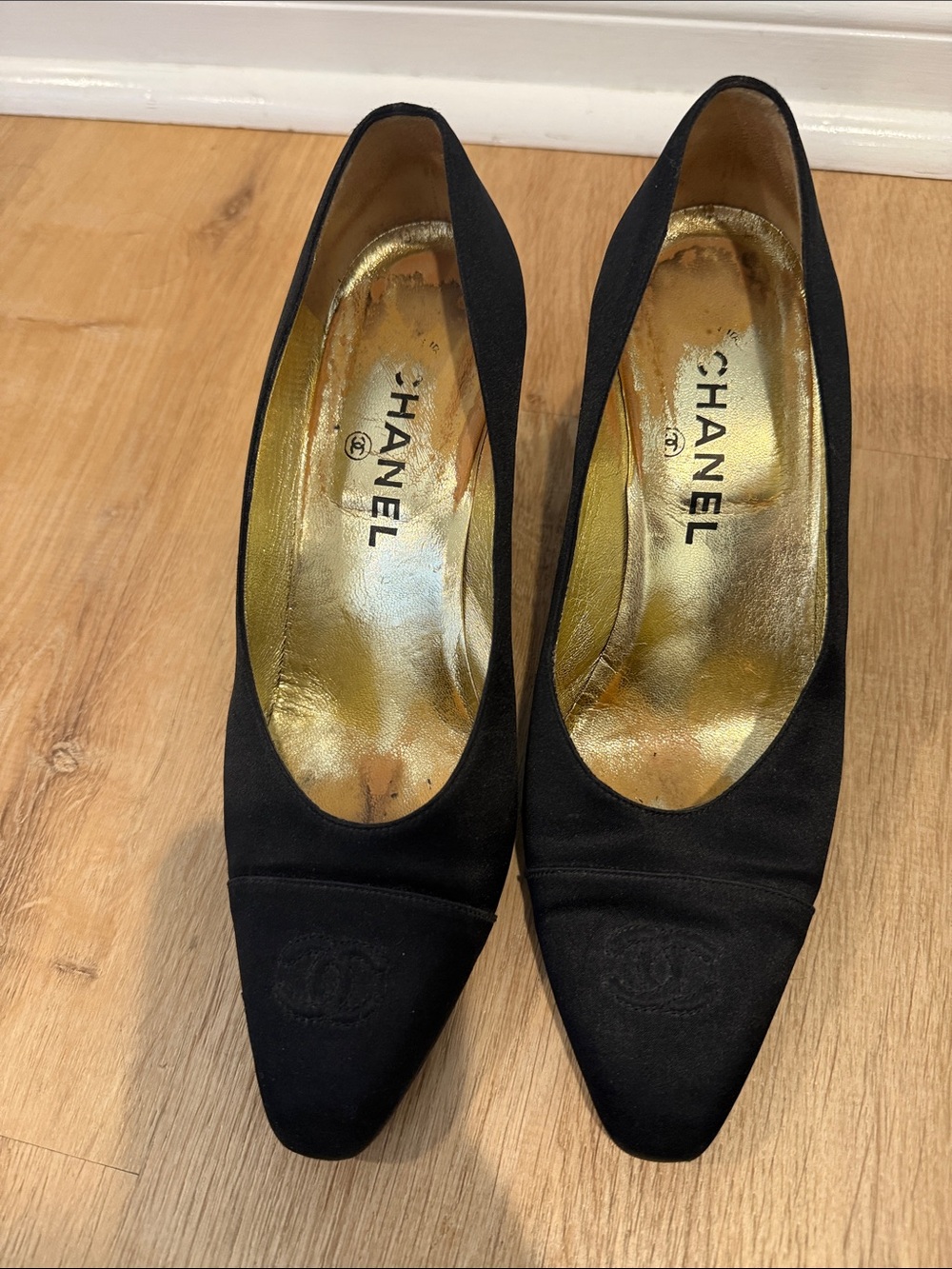 CHANEL Black Satin Pointed-Toe Pumps with Gold Insole